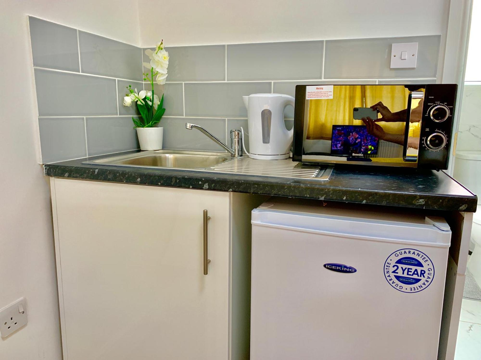 London Studio Apartments, Private Bathroom, Kitchenette, Parking, Np2 Londres Exterior foto